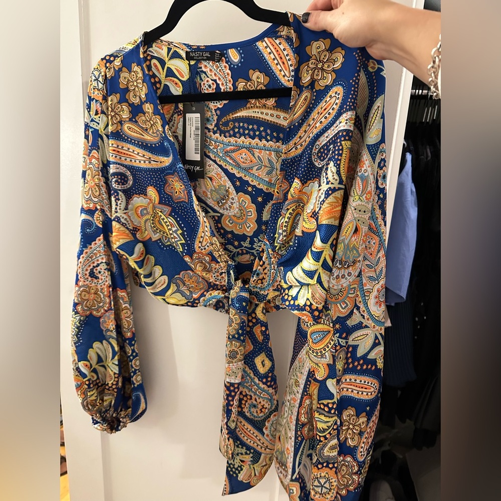 NWT. Nasty Gal front tie crop top.